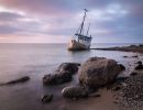 f6007   kaare selvejer   skibsvrag i morgenlys