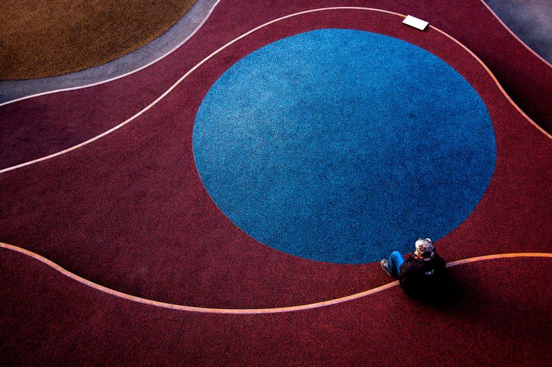 f6037  nicolai godvin   blue circle
