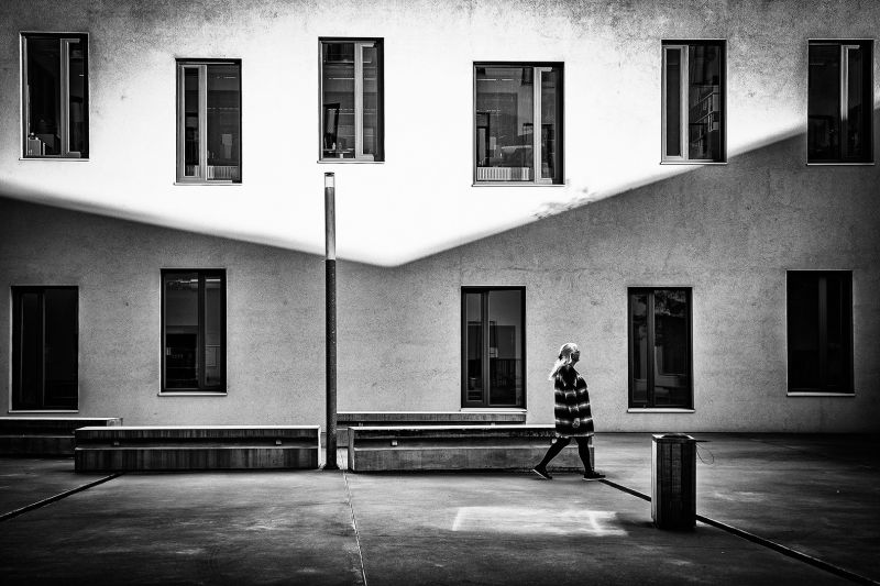 m7003   nicolai godvin   lady walking