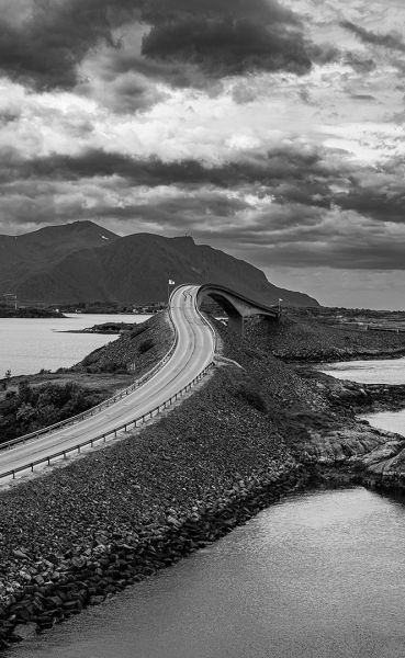 m7009   soren.staun   empty road